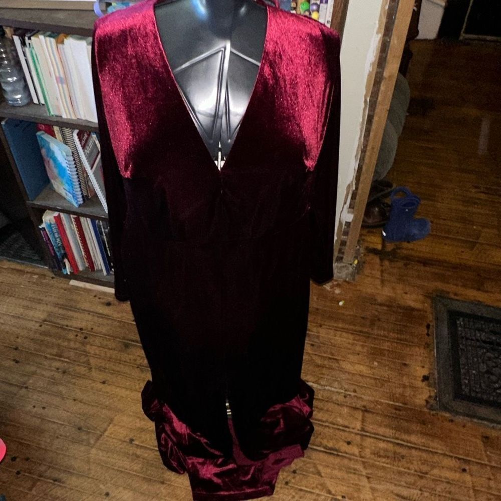 Blush Mark burgundy v-neck velvet slit 2x semi formal dress